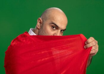 رياضي-المغرب-العلم-أحمر