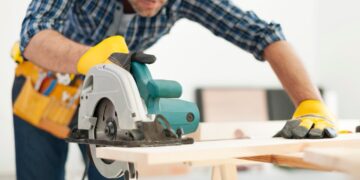 carpenter working with circular woodworking