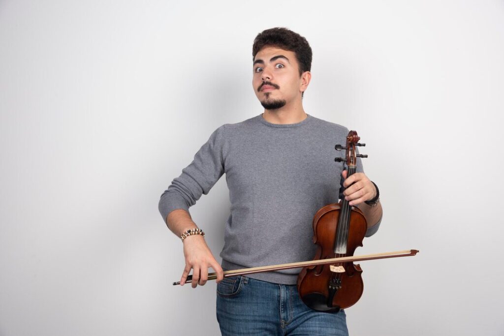 musician-plays-violin-morocco