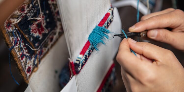 DIY: Marokkanische Teppiche aus recycelten Stoffen