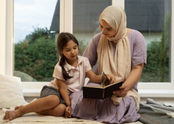 Mutter-Mädchen-Familie-Zuhause-Marokko-Erziehungstipps
