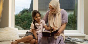 mother-girl-family-home-morocco-parenting-tips