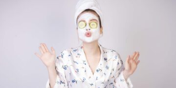 young-woman-with-natural-face-masc - MAwebzine young-woman-with-natural-face-masc