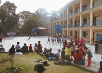 Students in supervised school courtyard during break time school break students safety policy midday