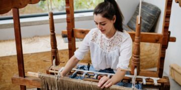 moroccan-doing-berber-weaving - MAwebzine moroccan-doing-berber-weaving