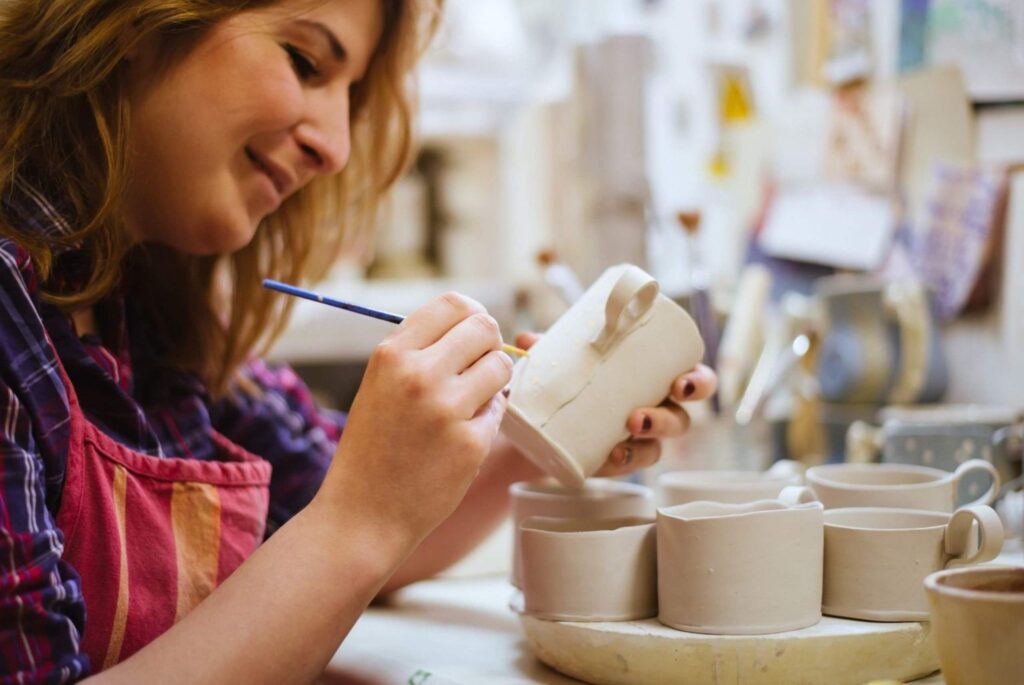 moroccan-woman-doing-pottery