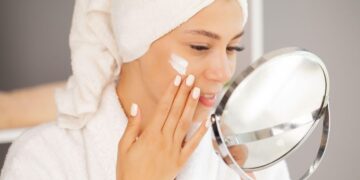 Woman applying hydrating moisturizer for winter skincare routine addressing Morocco's dry climate challenges, demonstrating proper barrier protection and hyaluronic acid application for desert conditions