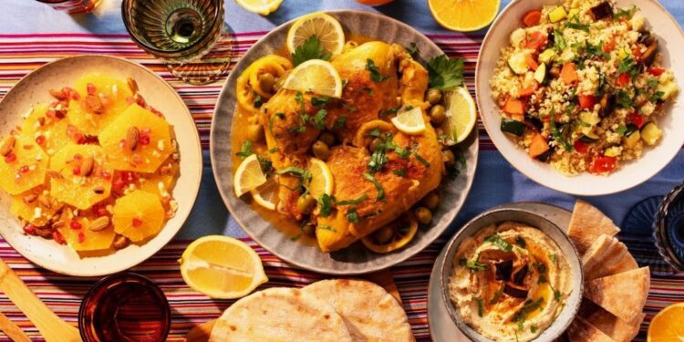 Repas iftar nutritif du Ramadan avec dattes, soupe harira et plats marocains traditionnels
