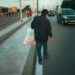 man-shopping-morocco-souk-tote-bag-unsplash - MAwebzine A traveller carrying a reusable tote bag to reduce plastic use while shopping in a Moroccan souk