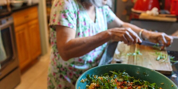 moroccan-woman-preparing-salad-unsplash - MAwebzine A Moroccan woman preparing a fresh zaalouk salad at home, showing how summer cooking in Morocco
