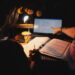 university-students-studying-unsplash - MAwebzine Marokkaanse jongeren die Engels studeren op de campus, wat Marokko's toenemende talenshift weerspiegelt