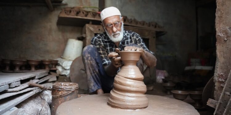 moroccan-pottery-craftsman-unsplash - MAwebzine A Fassi artisan demonstrates Moroccan pottery hand-throwing technique on a foot-powered wheel in Ain Nokbi