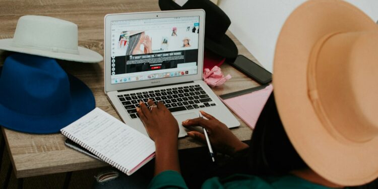 Freelancer completing freelance status registration online in Morocco